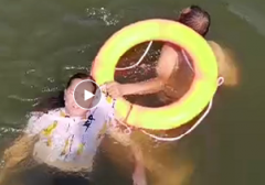 <b>女子跳水輕生，領(lǐng)威保安奮不顧身下水救人</b>